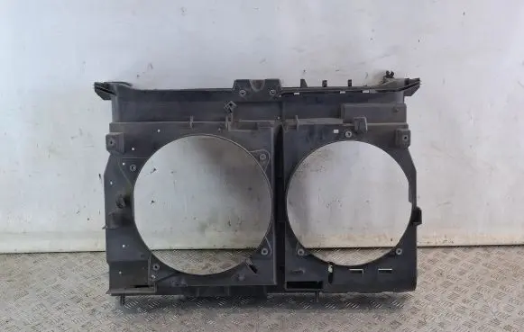 Radiator cooling fan shroud