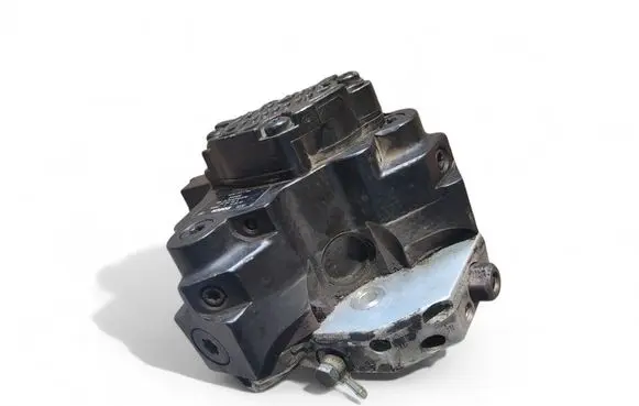 Volvo V70 Fuel injection high pressure pump 0445010043 8689590