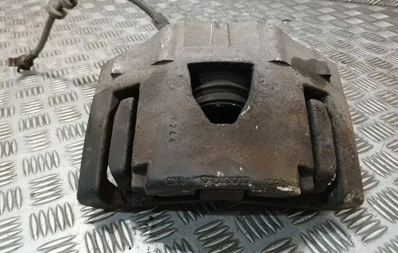 Volvo XC90 Front brake caliper 30657307