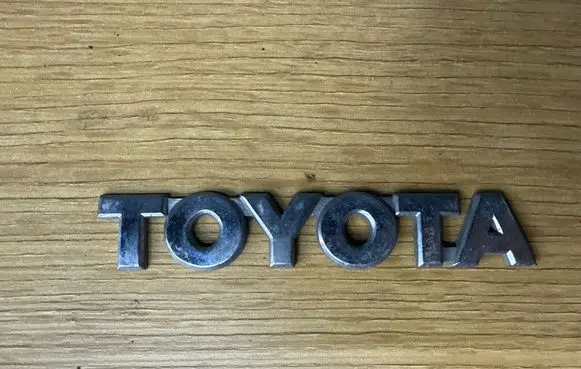 Toyota Avensis T250 Manufacturers badge/model letters 7544105050