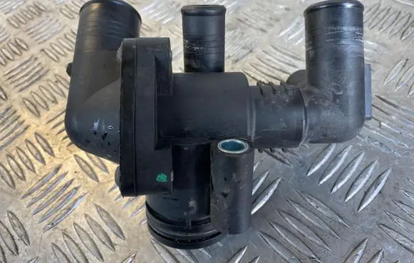 Thermostat/thermostat housing