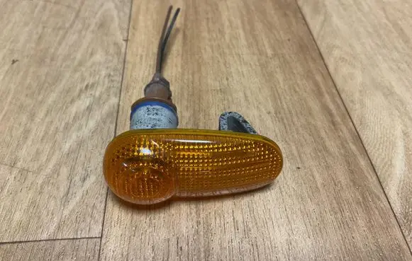 Alfa Romeo 147 Front fender indicator light 51733110 60679487