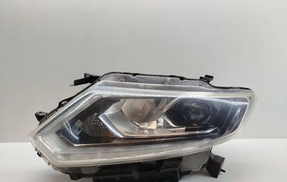 Nissan X-Trail T32 Headlight/headlamp