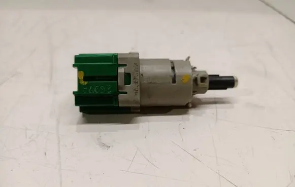 Peugeot 3008 II Brake pedal sensor switch 9818232480