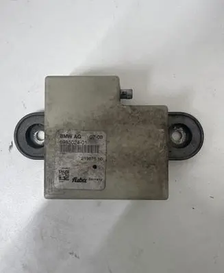 BMW X5 E70 Aerial antenna amplifier 6935024 21367510 11896900