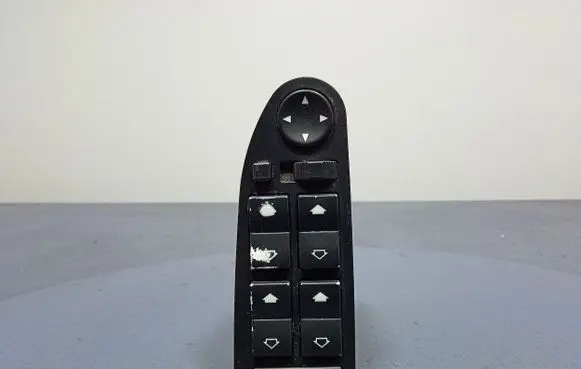 BMW 5 E39 Electric window control switch 8380643