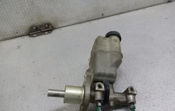 Peugeot 407 Master brake cylinder 9646980980