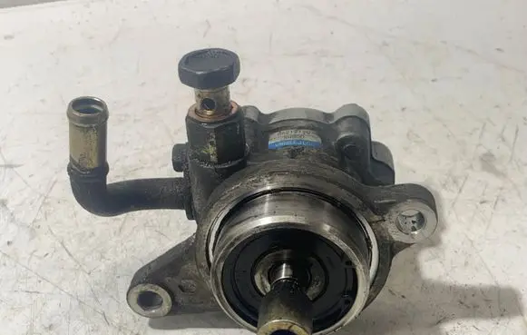 Nissan X-Trail T30 Power steering pump 8H800 66212120