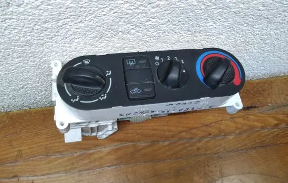 Nissan Almera N16 Climate control unit