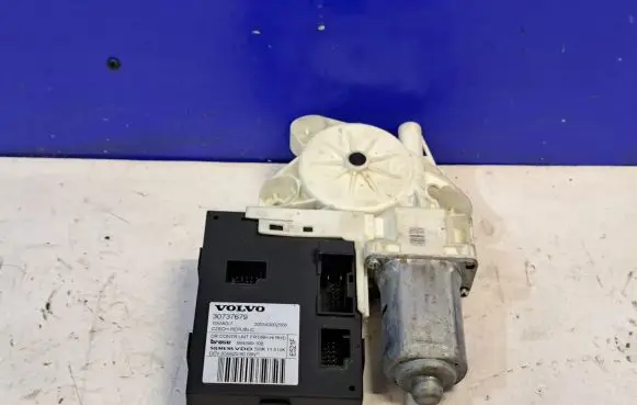 Volvo S40 Front door window regulator motor 30737679