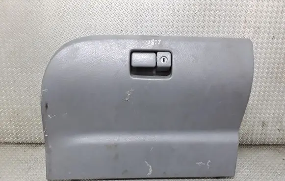 Suzuki Liana Glove box