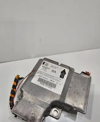 Opel Vectra C Airbag control unit/module 13102022 330518650