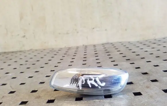 Citroen C4 I Picasso Front fender indicator light