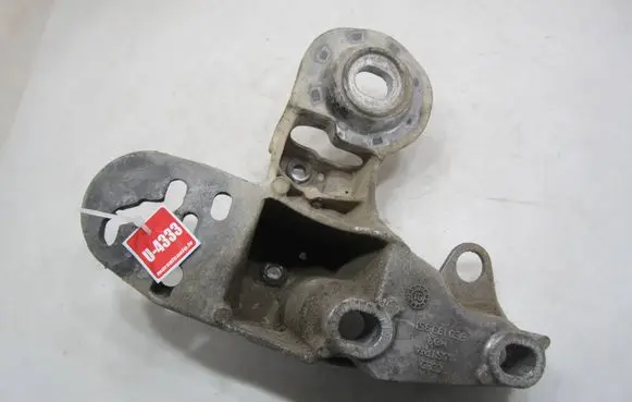 Audi A4 S4 B6 8E 8H Engine mounting bracket 8E0199351