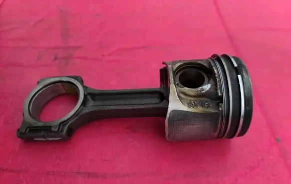 Opel Vivaro Piston with connecting rod 10653