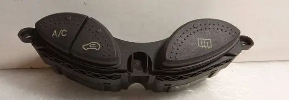 Ford Focus Windscreen/window heater switch 98AG19A945BG