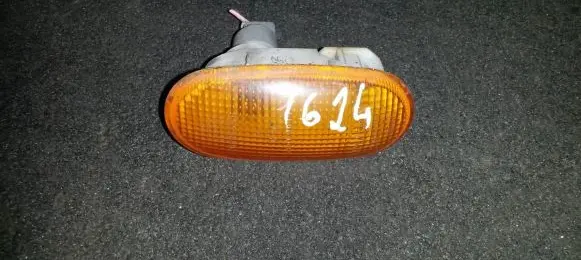 Mitsubishi Galant Front fender indicator light e20191048 e26r0191048