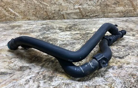 Engine coolant pipe/hose