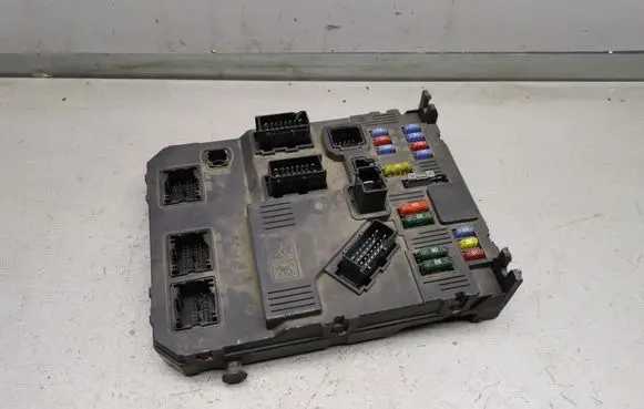 Citroen Berlingo Fuse module S118085320F BSIE0100
