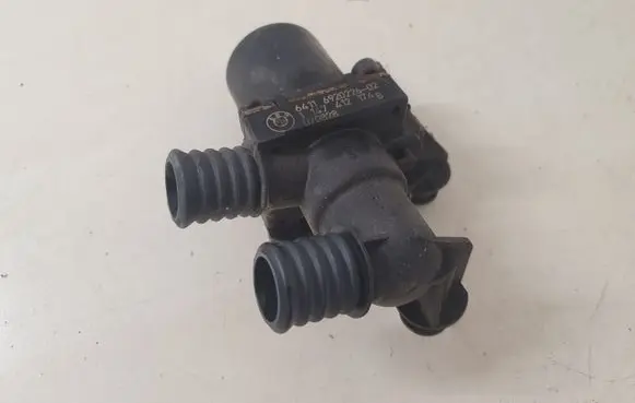BMW 5 E60 E61 Coolant heater control valve 6411692022602 1147412174