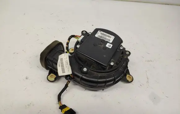 Peugeot 508 RXH Hybrid/electric vehicle battery fan 9670033580