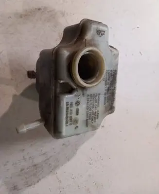 Brake fluid reservoir
