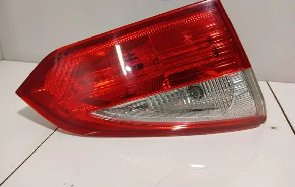 Tailgate rear/tail lights
