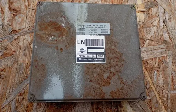 Infiniti G20 Door control unit/module MEC12071