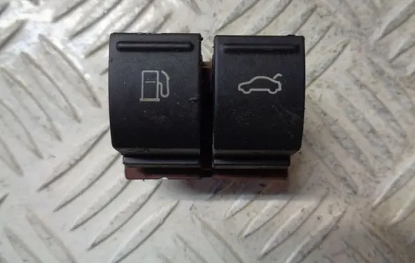 Volkswagen PASSAT B6 Fuel tank opening switch 3C0959903
