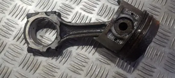 Nissan Almera Piston with connecting rod