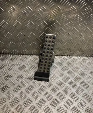 Accelerator throttle pedal