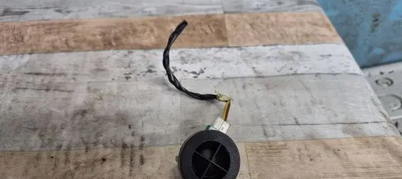 Front door high frequency speaker