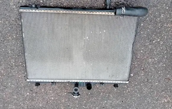 Renault Koleos I Coolant radiator 21400JY00A L7892002 165750004