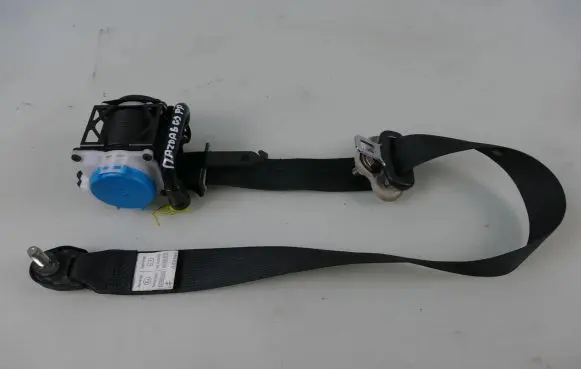 Mazda 6 Front seatbelt