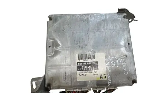 Toyota Avensis T250 Engine control unit/module 8966105A50 1758008301 MB1758008301