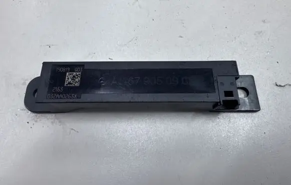 Mercedes-Benz B W247 Keyless system antenna A1679050901