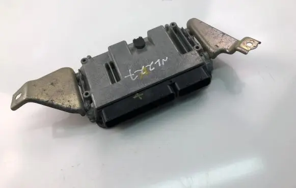 Toyota Yaris Engine control unit/module ECU 896610U110 0261S16773