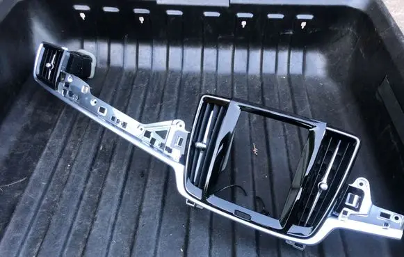 Volvo S90, V90 Dashboard center trim panel 31403975 31366589 31688586
