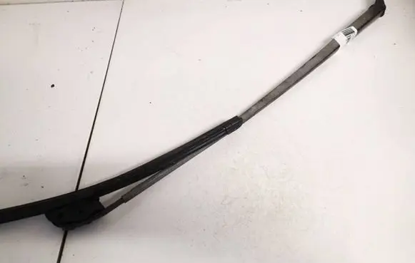 Front wiper blade arm