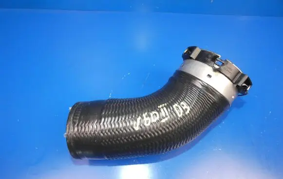 Volvo V60 Intercooler hose/pipe 31657738