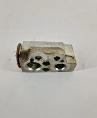 Volkswagen Eos Air conditioning (A/C) expansion valve 1K0820679