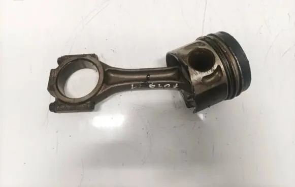 Volkswagen Golf IV Piston with connecting rod