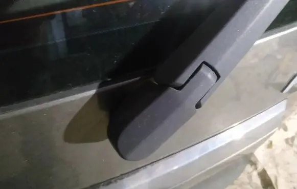 Honda FR-V Rear window wiper motor