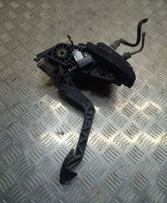 Ford Turneo Courier Clutch pedal EY167B633AA 662015