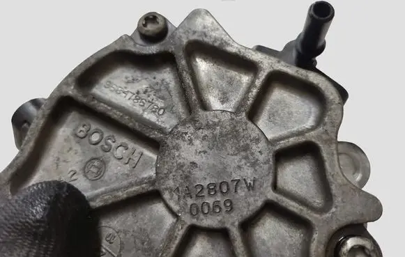 Citroen C4 II Vacuum pump 9684786780 1A2807W 0069