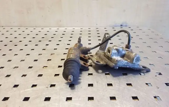 Toyota Corolla E120 E130 Clutch slave cylinder 