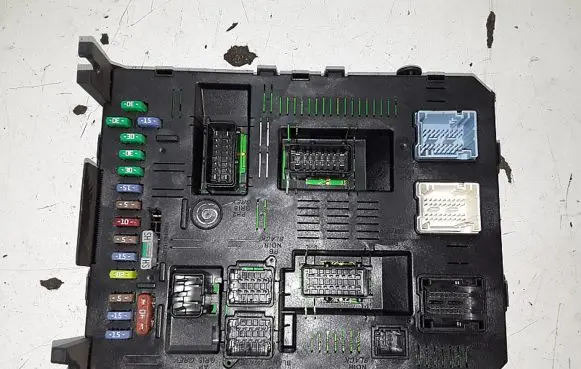Citroen C5 Fuse module 9656530480