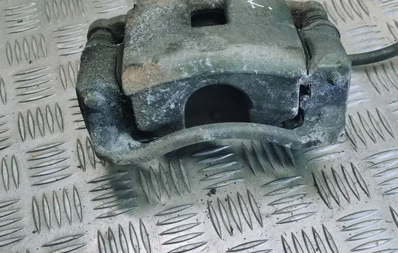 Hyundai Kona I Front brake caliper