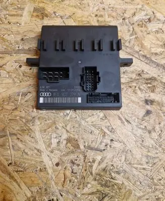 Audi A4 S4 B7 8E 8H Comfort/convenience module 8E0907279N