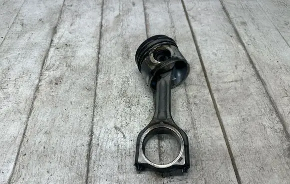 Ford Focus Piston with connecting rod XVGA